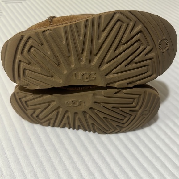 Girls brown UGG boots - Picture 5 of 5